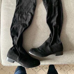 High knee black boots